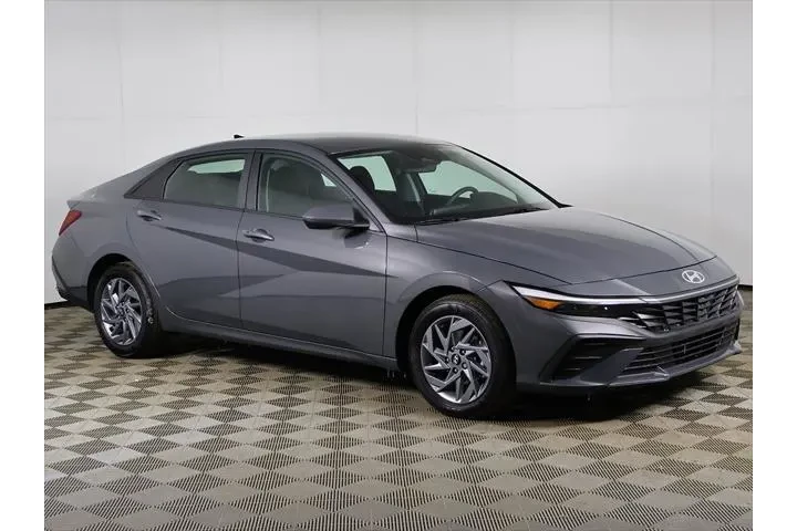 $19199 : Hyundai ELANTRA Hybrid 2025 image 2