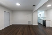 $800 : Charming 2-bed/1-bath detached thumbnail