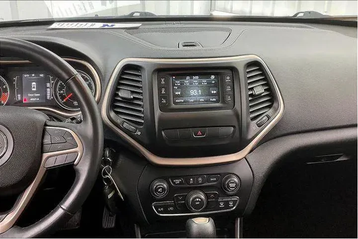 $11990 : Jeep Cherokee 2015 4x4 Latit image 6