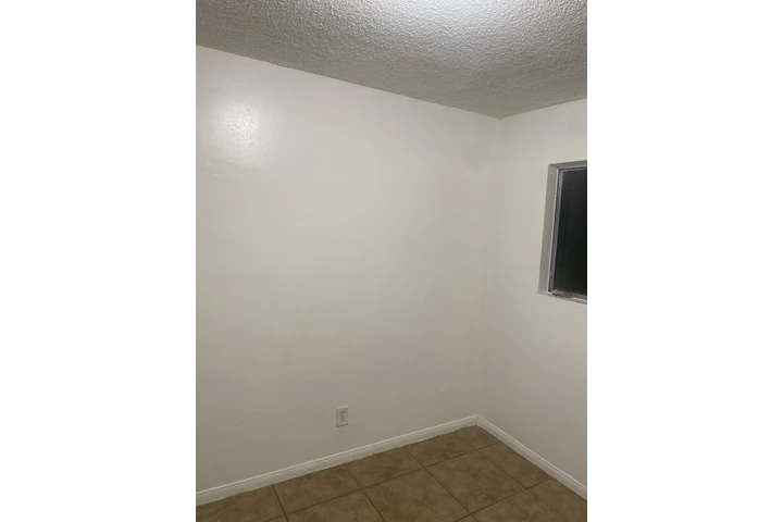 $1000 : Se renta un cuarto image 5
