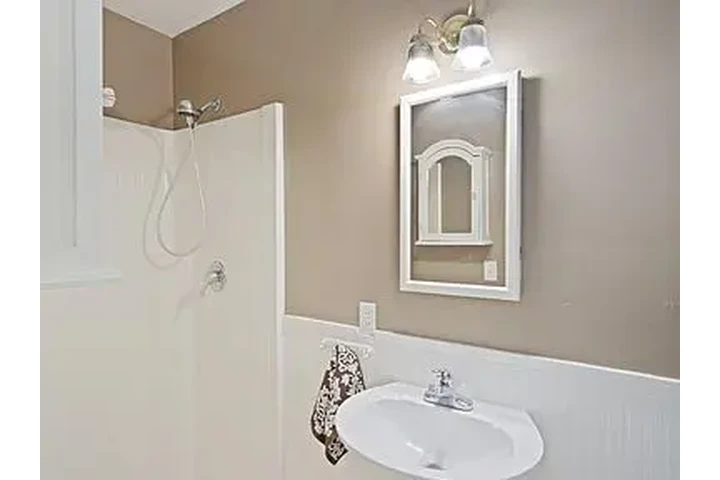 $1250 : Nestled in a well-established image 4