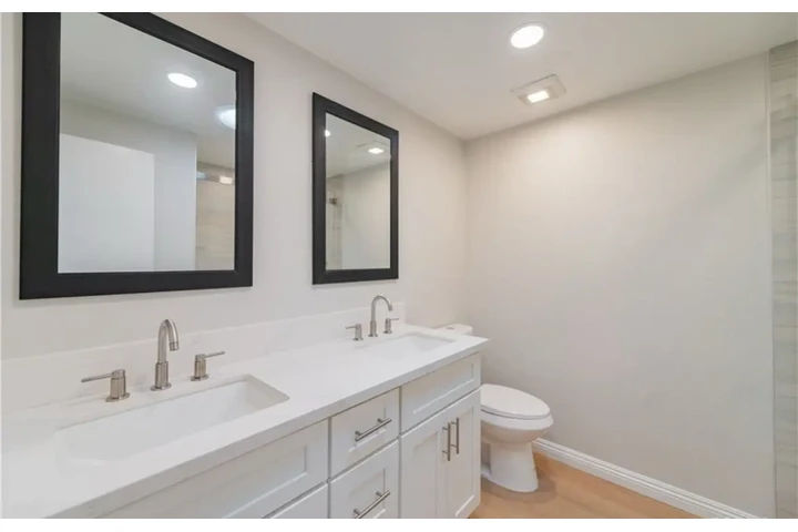 $2175 : 2 Bedroom Home in Los Angeles image 9