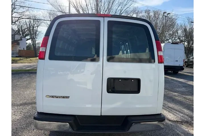 $33900 : Chevrolet Express 2024 2500 image 3
