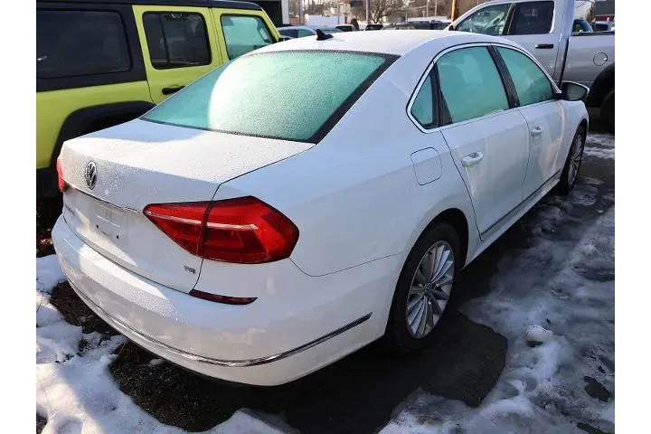 $8997 : Volkswagen Passat 2016 1.8T image 2