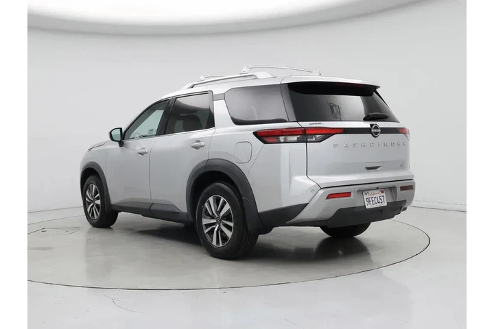 $29998 : Nissan Pathfinder 2023 SL 4d image 2
