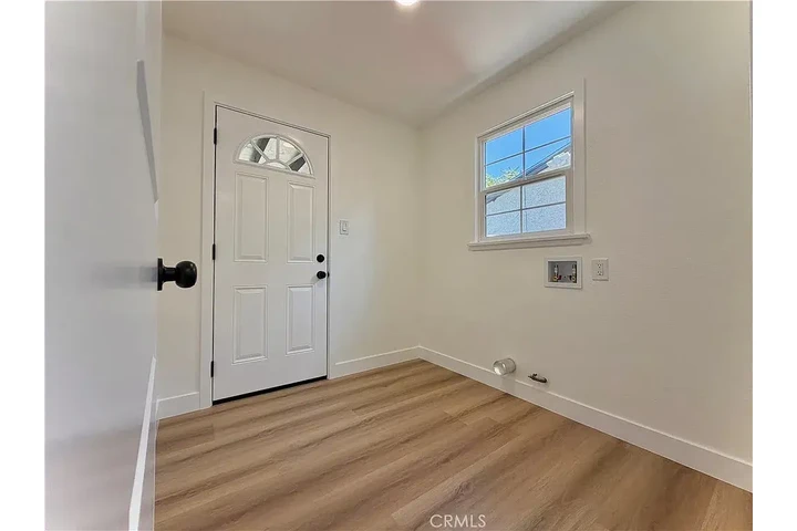 $1050 : Perfect family home in an excl image 5