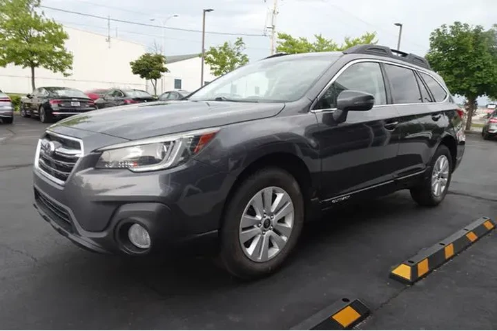 $18999 : 2019 Outback image 4