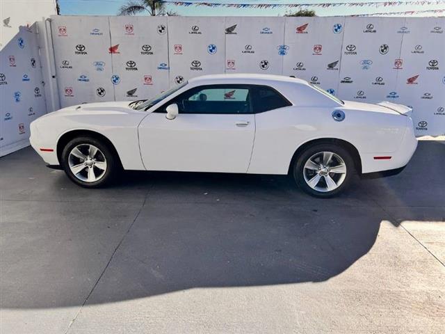 $17995 : Used 2019 Challenger SXT RWD image 6