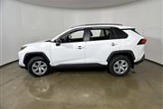 $26640 : 2021 RAV4 LE thumbnail