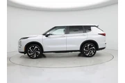 $26998 : Mitsubishi Outlander 2024 SE thumbnail