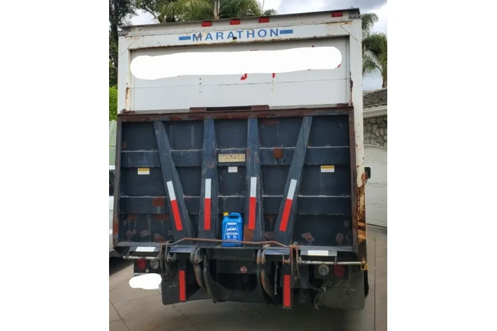 $12 : 1999 Ford E450 Super Duty image 3