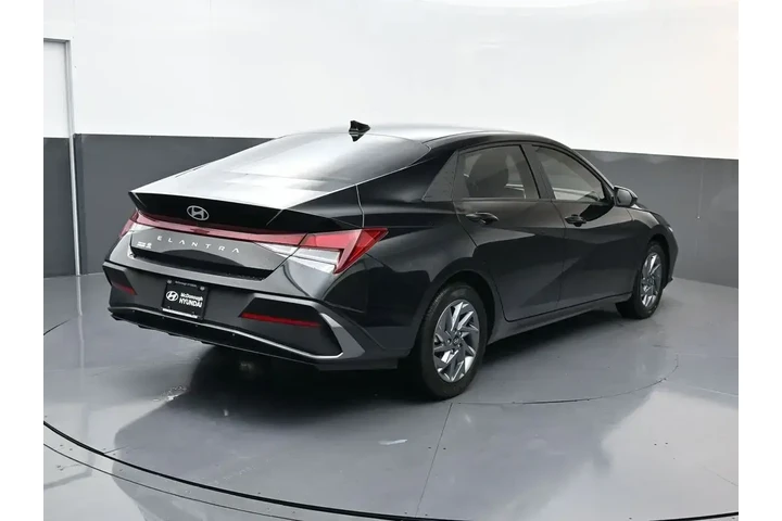 $20889 : Hyundai ELANTRA 2024 SEL 4dr image 3