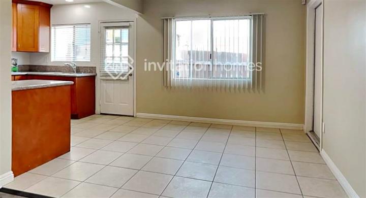 $2350 : spacious luxury home image 1