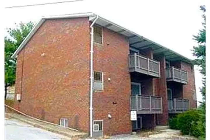 $675 : Rental property with 2 bedro image 1