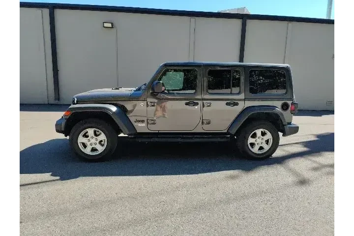 $28449 : Jeep Wrangler Unlimited 2021 image 5