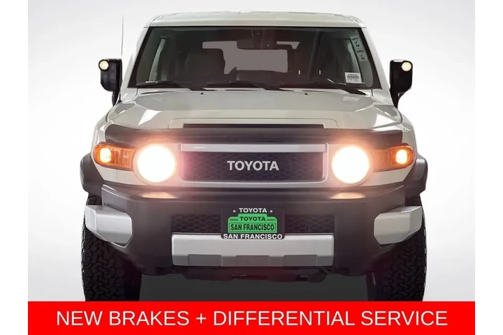 $36688 : 2014 FJ Cruiser 4WD 4dr Auto image 8