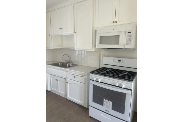 $1799 : 2 Bedrooms / $1,799 per Month image 5