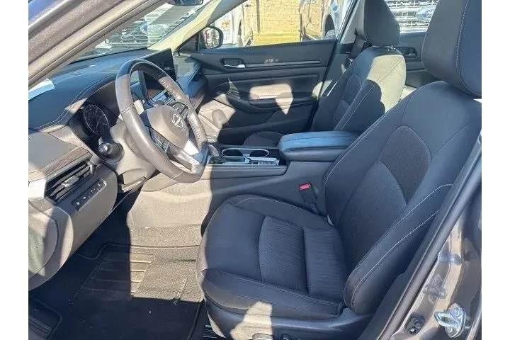 $21200 : Nissan Altima 2024 2.5 SV 4d image 2