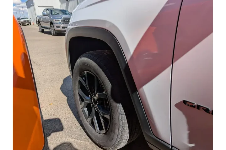 $37995 : Jeep Grand Cherokee L 2024 4 image 3