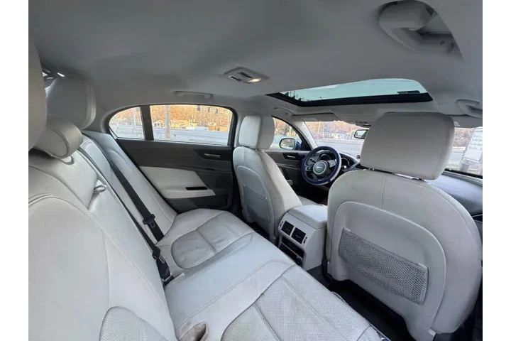 $8999 : 2017 XE 35t Prestige image 9