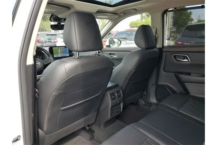$27990 : Nissan Rogue 2023 Platinum 4 image 9