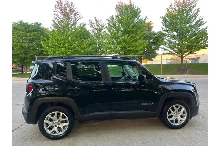 $9997 : 2017 Renegade Latitude image 8