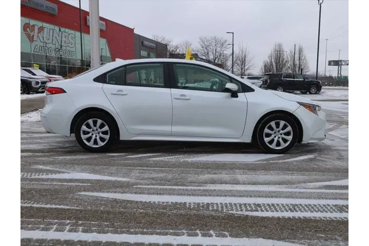 $20077 : Toyota Corolla 2024 LE 4dr S image 10
