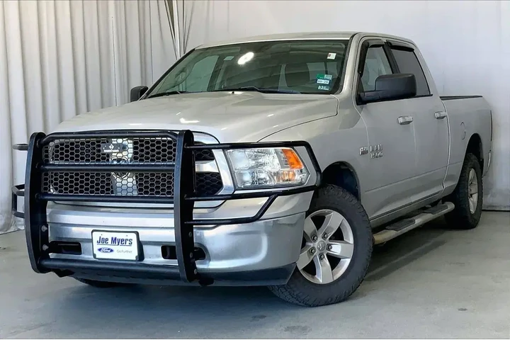 $17691 : Ram 1500 2017 4x4 SLT 4dr Cr image 2