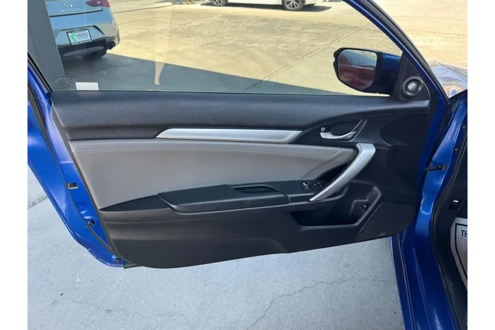2017 Civic Touring Coupe CVT image 10