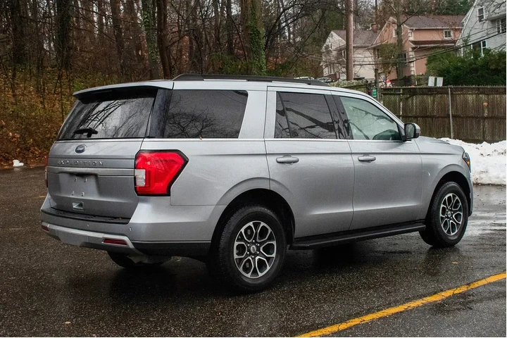 $33795 : Ford Expedition 2024 4x2 XLT image 8