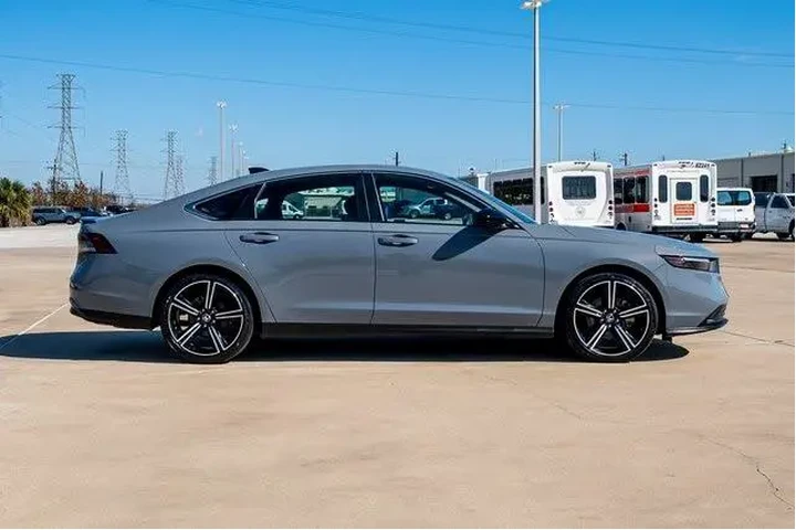 $26908 : Honda Accord Hybrid 2023 Spo image 6