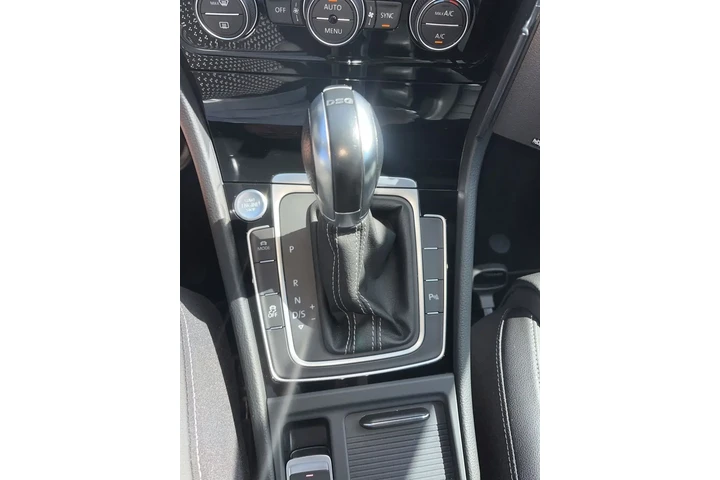 $27777 : Volkswagen Golf R 2017 AWD 4 image 2