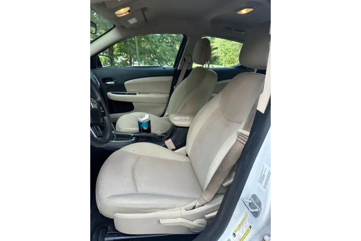 $3700 : 2014 Avenger SE image 7