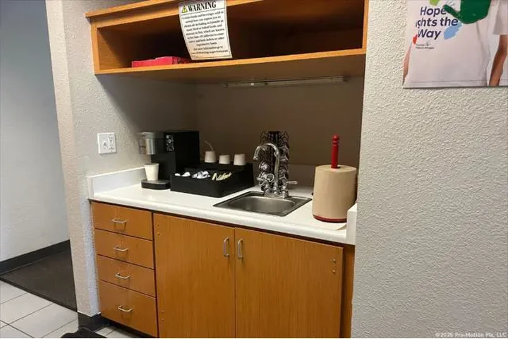 $21990 : Toyota RAV4 Hybrid 2018 AWD image 9