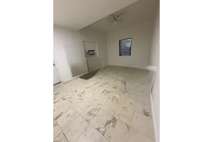 $1500 : Efficiency north Miami image 3