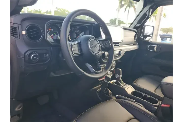 Jeep Wrangler 2025 4x4 Rubic image 10