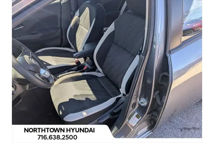 $11490 : Nissan Versa 2021 SV 4dr Sed image 9