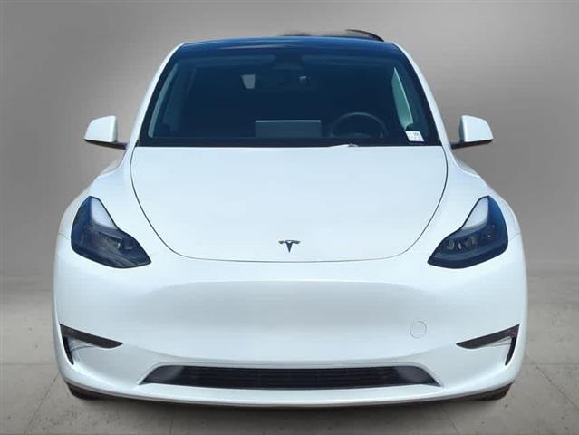 $40990 : Pre-Owned 2023 Tesla Model Y image 8
