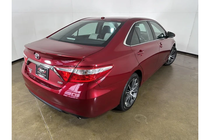 $14289 : 2015 Camry XSE image 10