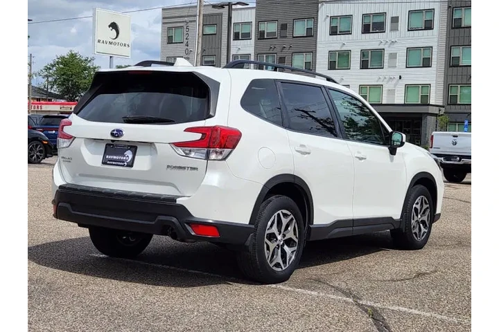 $18572 : 2021 Forester Premium image 10