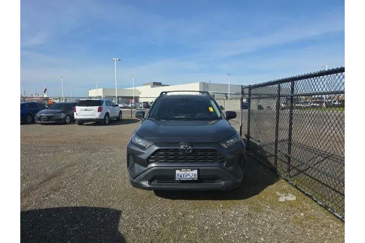 $23900 : Toyota RAV4 2021 LE 4dr SUV image 2