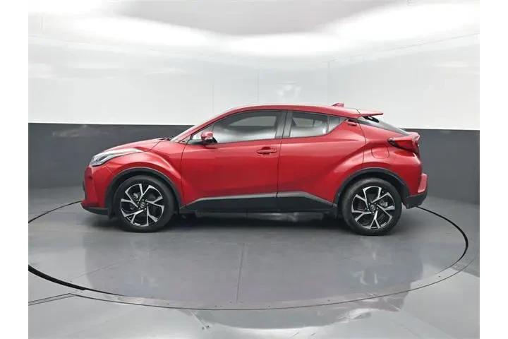 $17995 : Toyota C-HR 2021 XLE 4dr Cro image 2