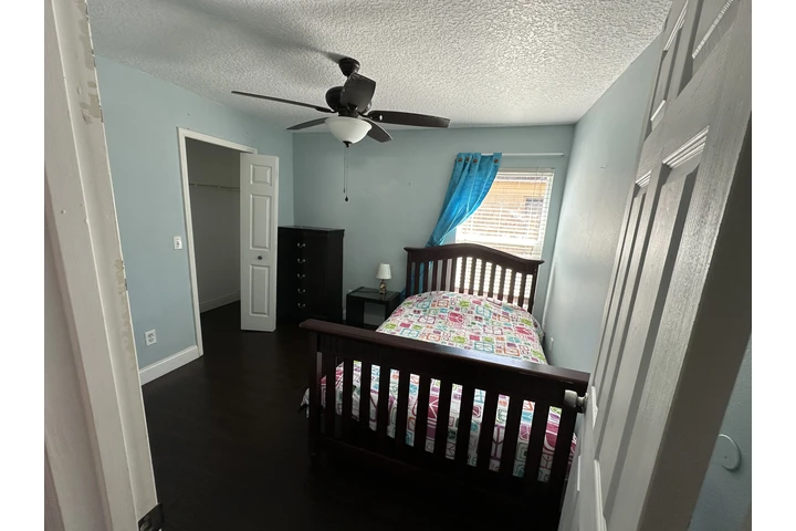 $700 : Rento cuarto persona sola image 3