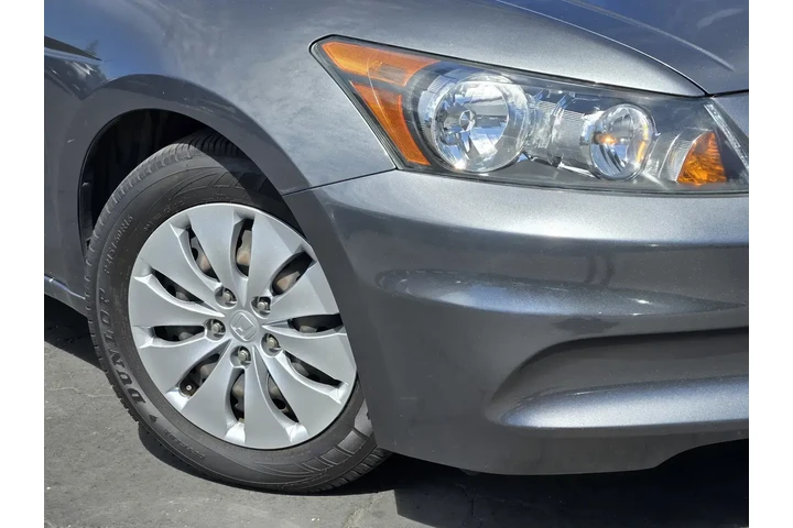 $10998 : Honda Accord 2012 LX 4dr Sed image 9