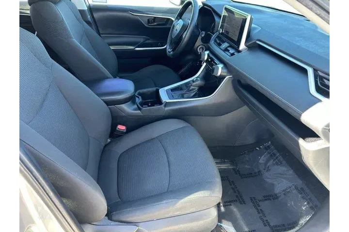 $22830 : Toyota RAV4 2023 LE 4dr SUV image 9