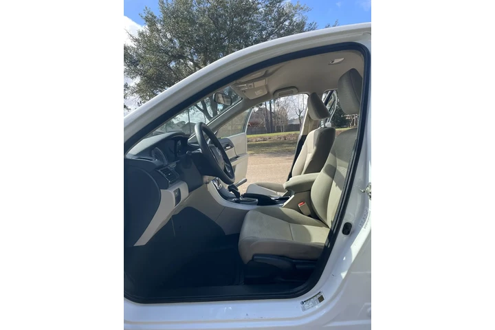 $7000 : 2016 Accord LX image 8