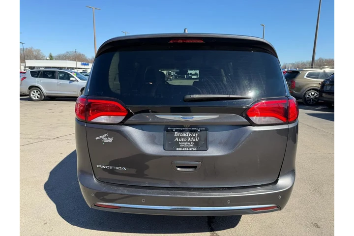 $11450 : 2018 Pacifica Touring L image 3