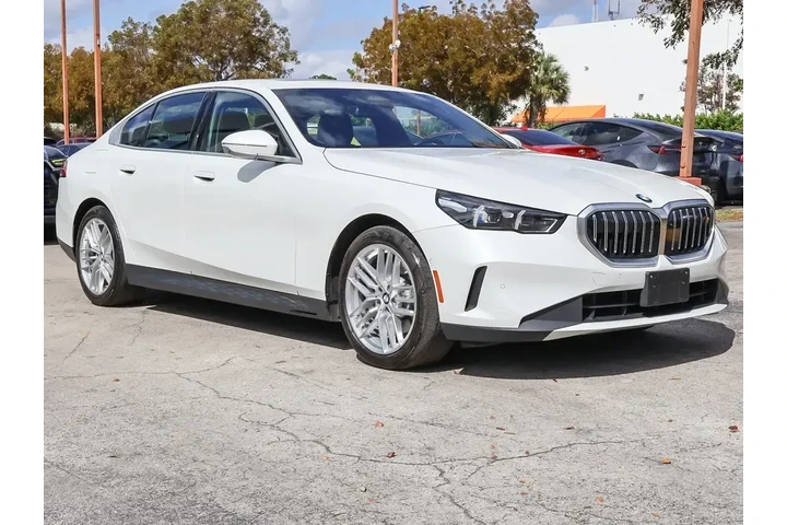 $39990 : BMW 5 Series 2024 AWD 530i x image 2