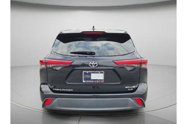 $37591 : Toyota Highlander 2023 XLE 4 image 2
