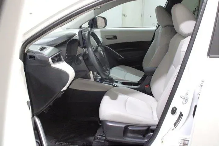 $27998 : Toyota Corolla Cross 2024 L image 3
